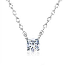 Stříbrný náhrdelník s kulatým čirým kamenem