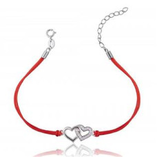 Červený náramek se stříbrnými propojenými srdíčky