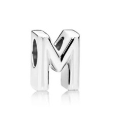 Stříbrný přívěšek korálek, písmeno M