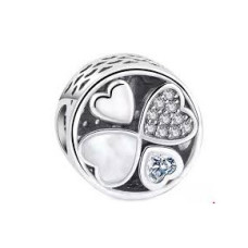 Visací stříbrný přívěšek korálek se srdíčky
