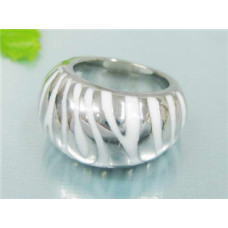 Ocelový prsten zebrovaný bílý