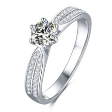 Stříbrný zásnubní prsten s MOISSANITY