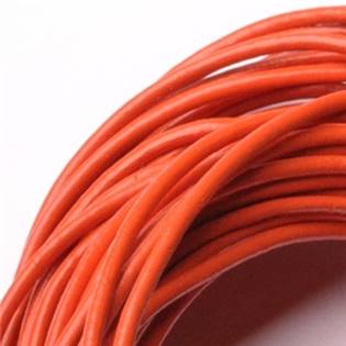 Kožená šňůrka kulatá tmavě oranžová, tl. 2 mm