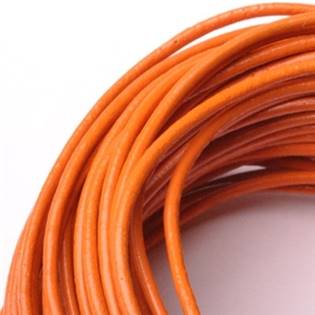 Kožená šňůrka kulatá oranžová, tl. 2 mm